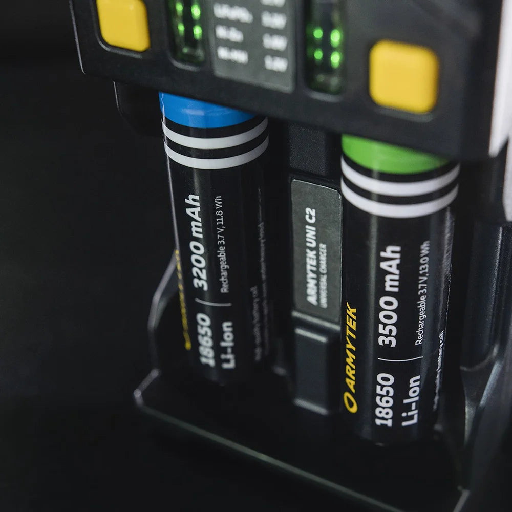 Akkulaturi Armytek Uni C2, 2 Latauspaikkaa