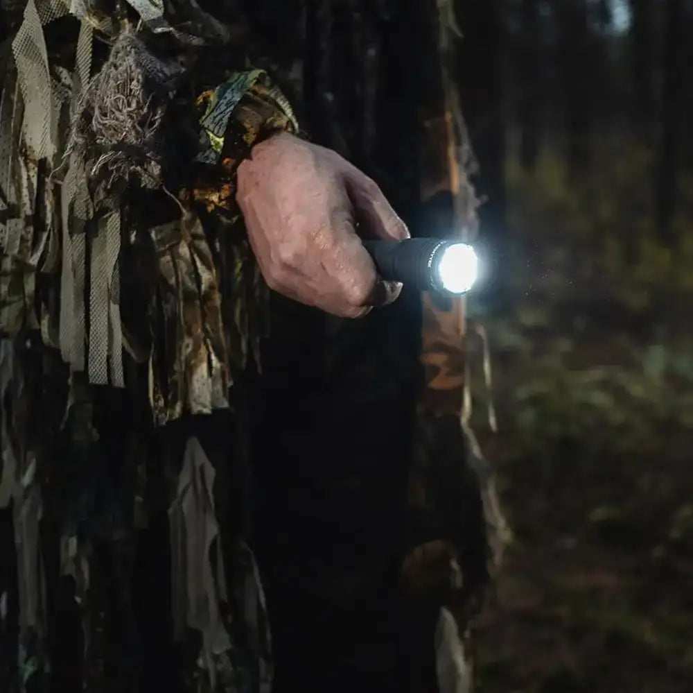 Taskulamppu Armytek Dobermann Kylmä Sävy Laajennettu Valaisinpaketti