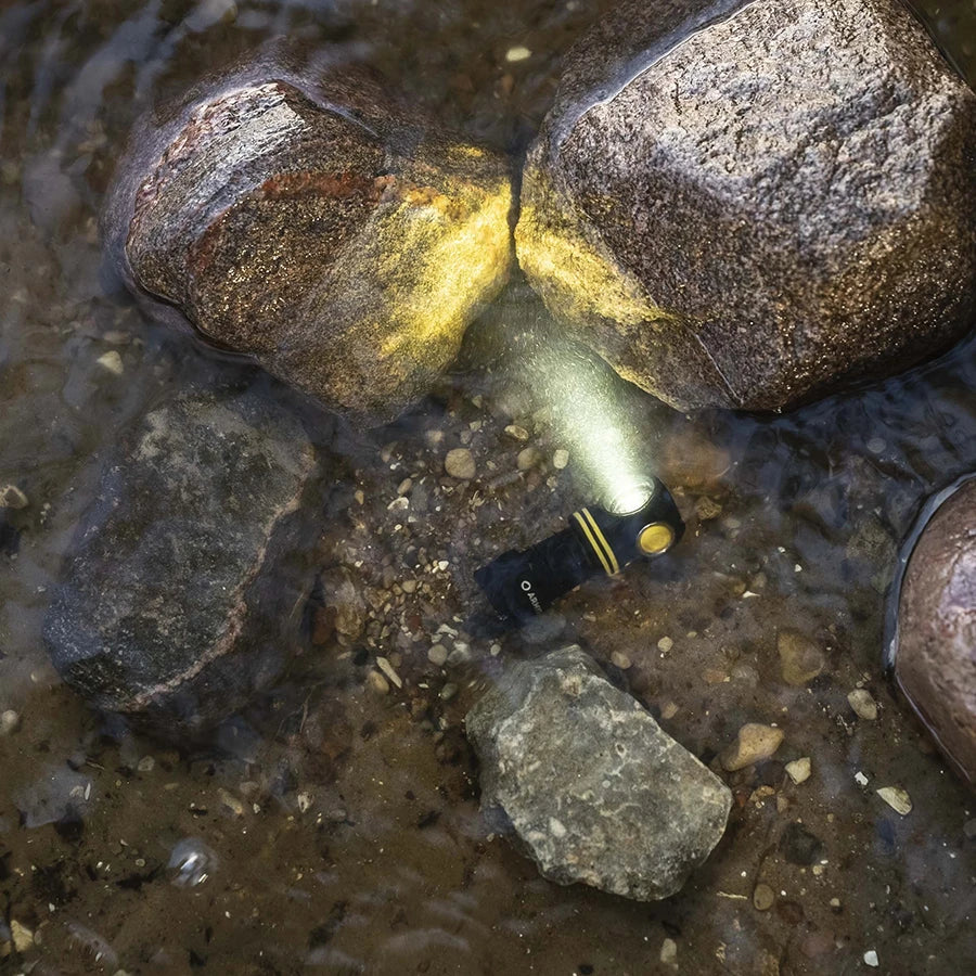 Otsalamppu Armytek Elf C1 Lämmin Sävy 930 lm