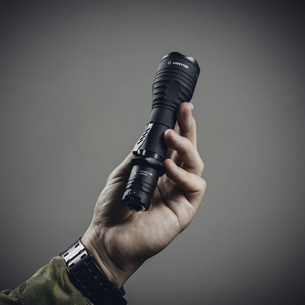 Taskulamppu Armytek Viking Pro Magnet USB Lämmin Sävy 2050 lm
