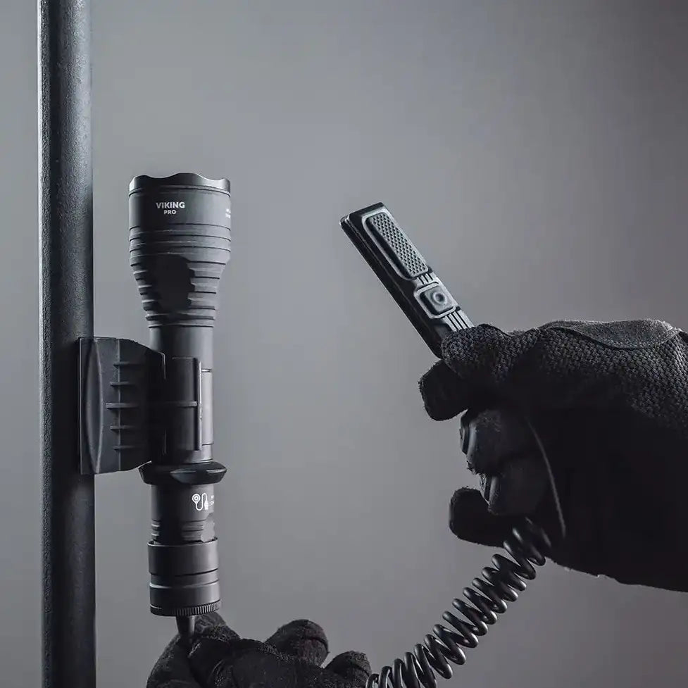 Taskulamppu Armytek Viking Pro Kylmä Sävy Laajennettu Valaisinpaketti 2200 lm