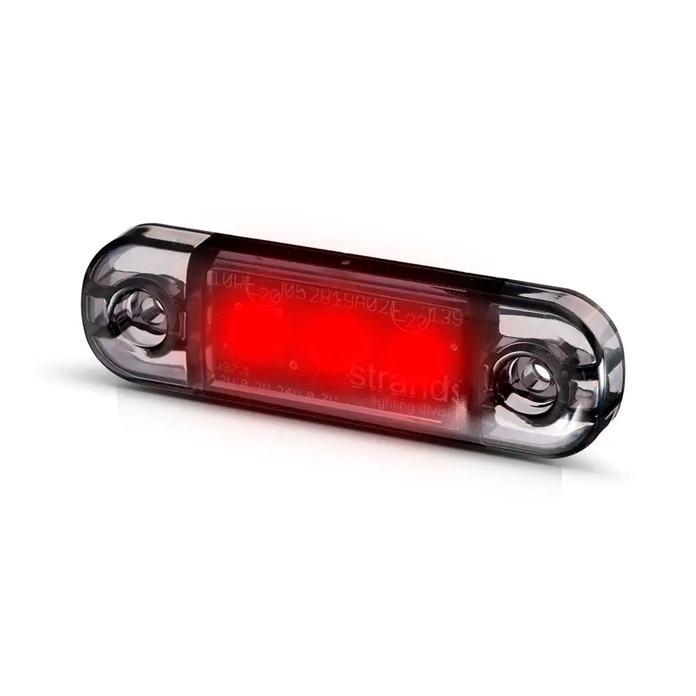 Suorakaiteen muotoinen punainen LED-äärivalo tummalla linssillä valaistuna valkoisella taustalla.