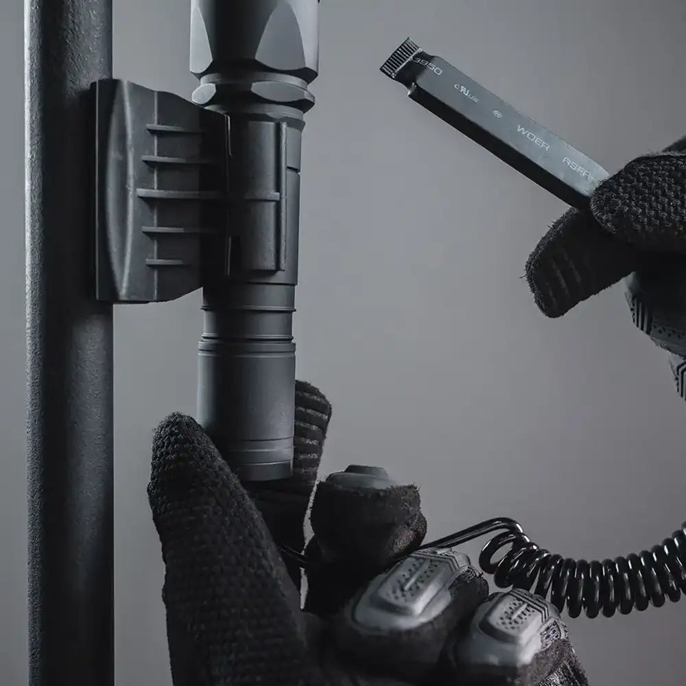 Taskulamppu Armytek Dobermann Lämmin Sävy Laajennettu Valaisinpaketti