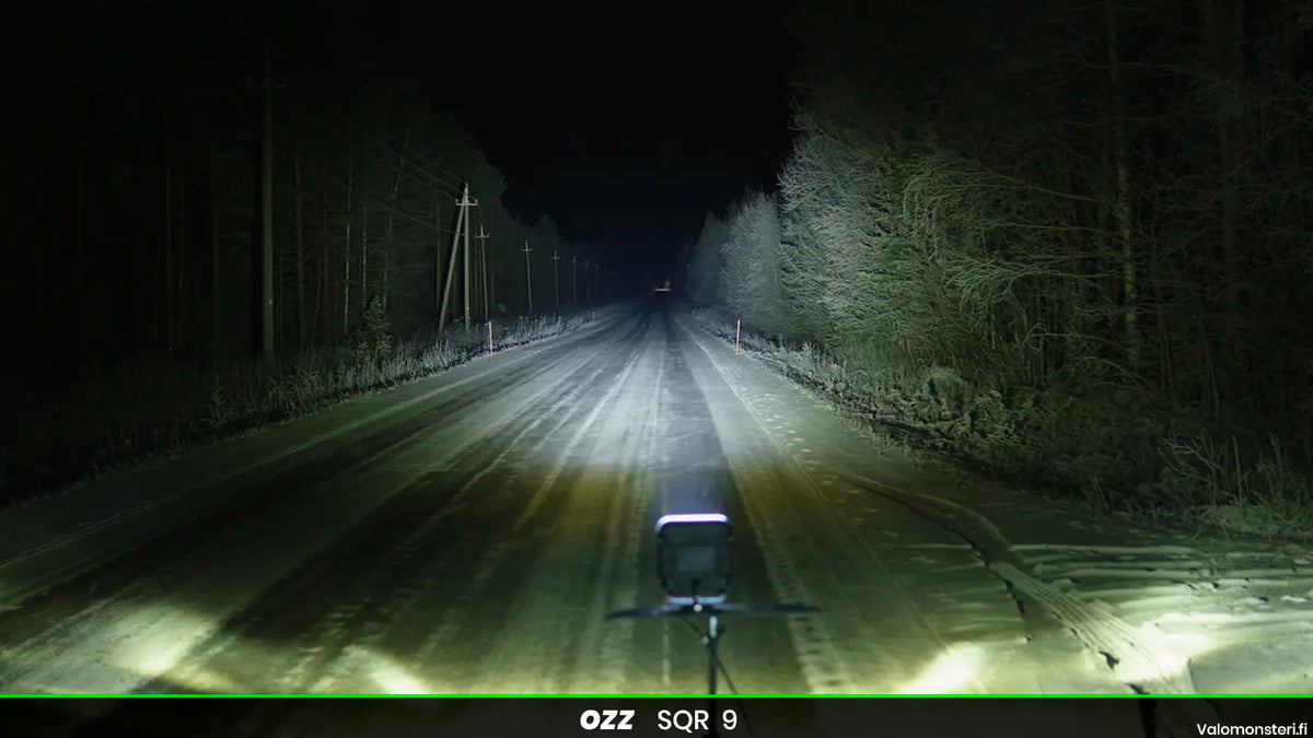 OZZ SQR 9" LED-lisävalo musta runko, parkilla ja R65 varoitusvalolla